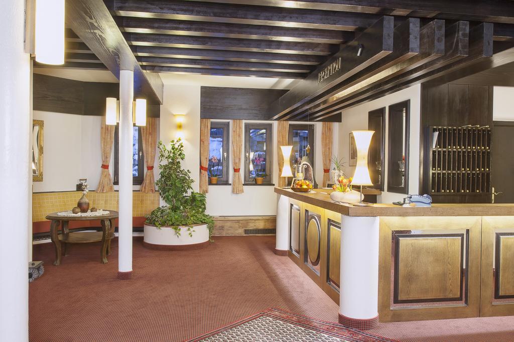 Hotel Neue Burg ناودرس المظهر الخارجي الصورة